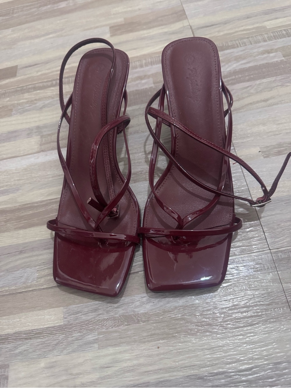 Women's Strappy Square-Toe Slingback Sandals — Burgundy